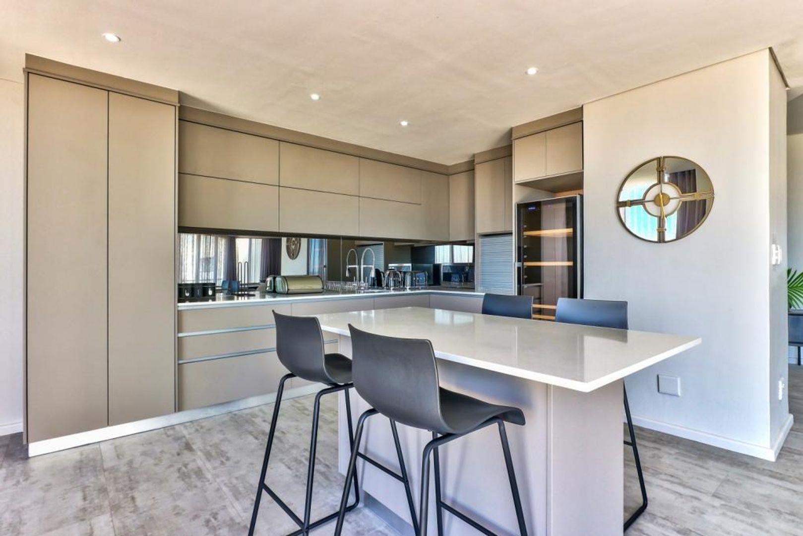 4 Bedroom Property for Sale in Bloubergrant Western Cape